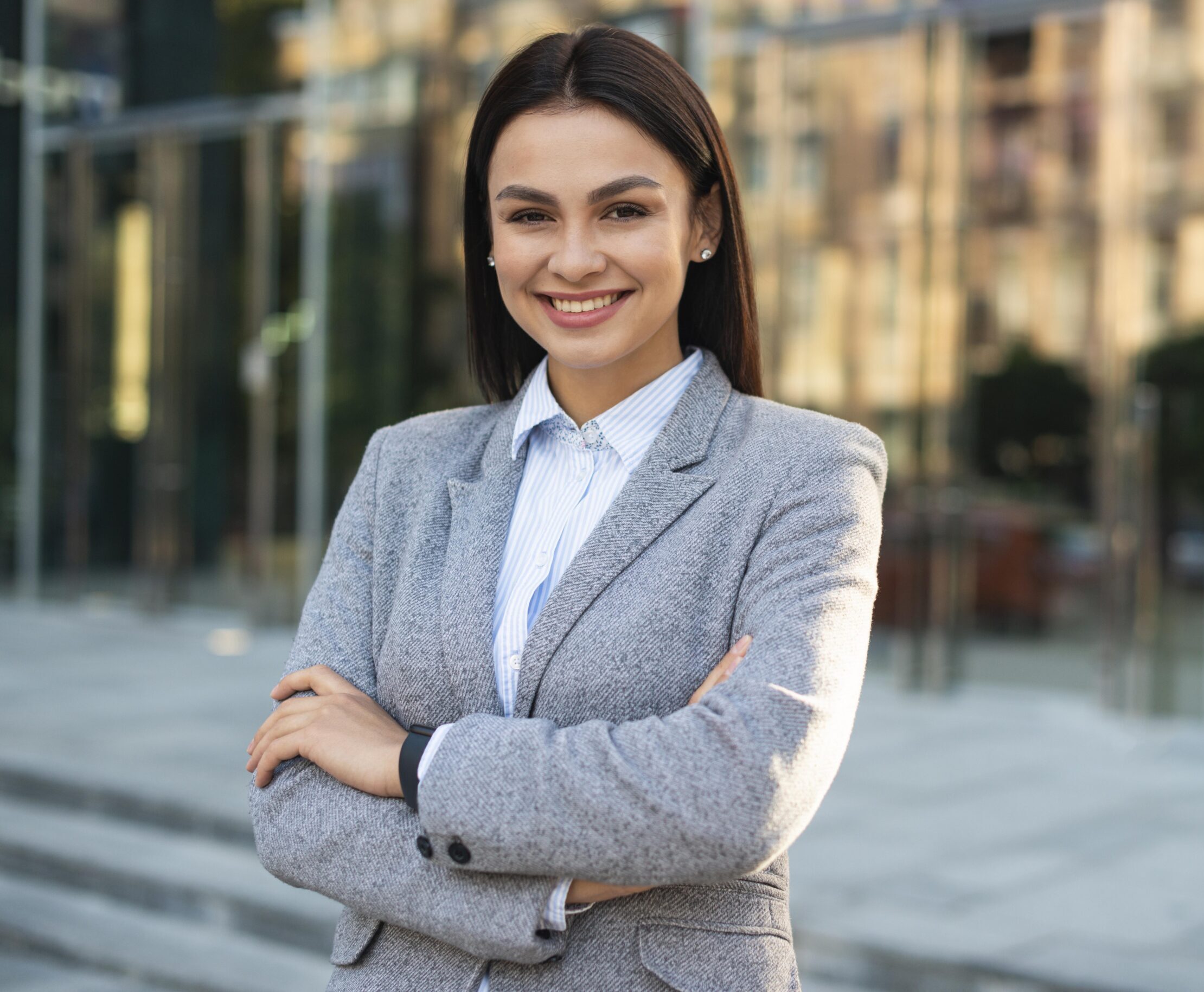 smiley-businesswoman-posing-outdoors-with-arms-crossed-copy-space